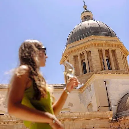 Dome فندق